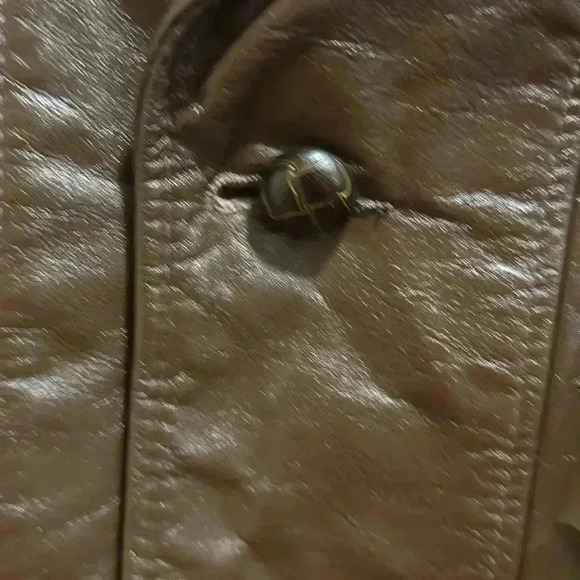 Vintage leather coat with zip out faux fur lining. Size 40. - Picture 4 of 11